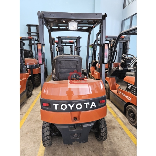 Xe nâng điện ngồi lái TOYOTA 7FB15