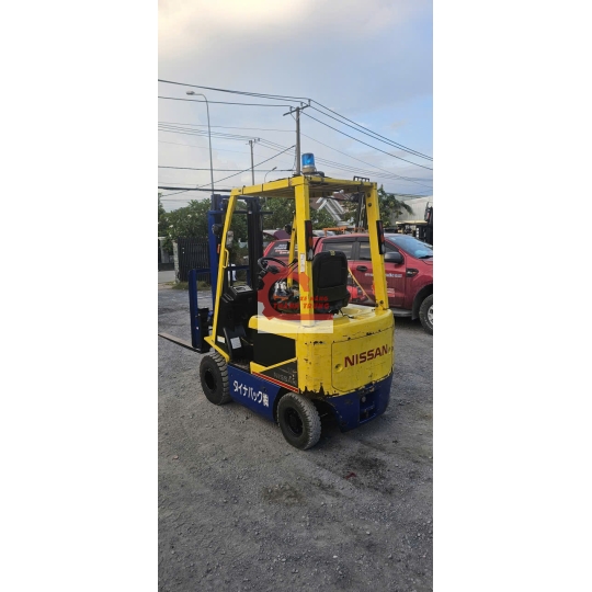 NISSAN 1,5 TẤN SÀN CÀNG TỪNG CÂY,SX 2011