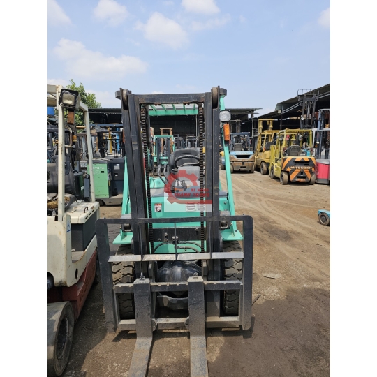Xe nâng dầu MITSUBISHI FD25