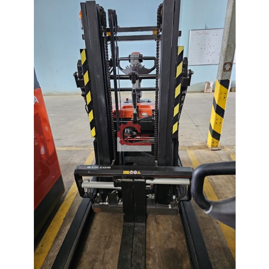 Xe nâng điện ngồi lái TOYOTA 7FB15